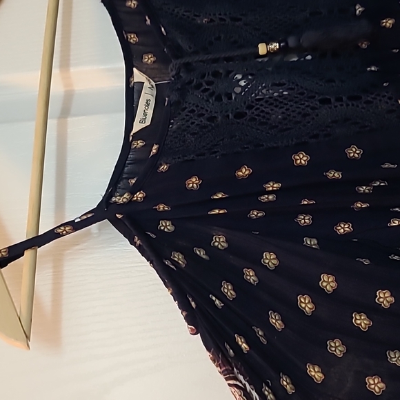 NWT Bluenotes cold shoulder bohemian top - Picture 3 of 7